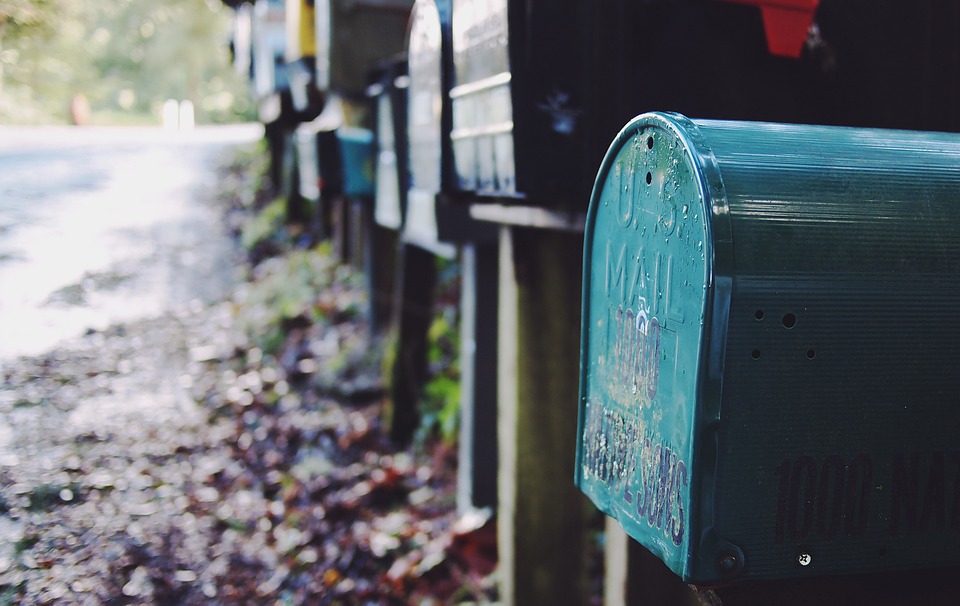 Getting people to open their mailboxes requires short subject lines that pop.